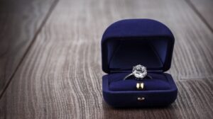 5 Ide Hadiah Perhiasan Berlian yang Unik untuk Pasanganmu